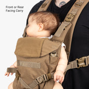 Vater trägt Baby in The Operator von Family Mission Bild 6