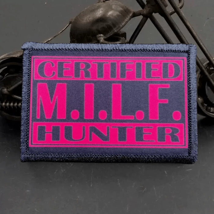 Family Mission Look bei Patch "MILF Hunter" von Family Mission