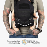 Vater trägt Baby in The Operator von Family Mission Bild 15