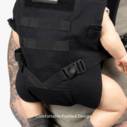 Vater trägt Baby in The Operator von Family Mission Bild 13