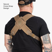 Vater trägt Baby in The Operator von Family Mission Bild 2